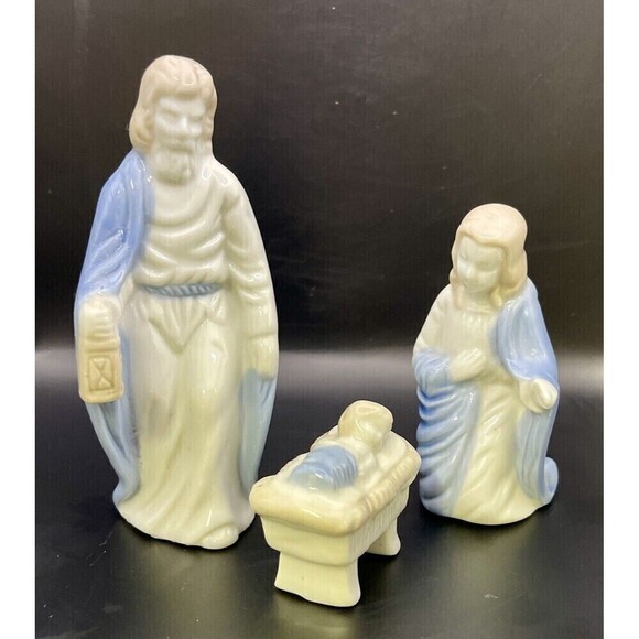 Vintage NATIVITY HOLY FAMILY Joseph,Mary,Baby Jesus Set in Blue and White Taiwan - Picture 1 of 6